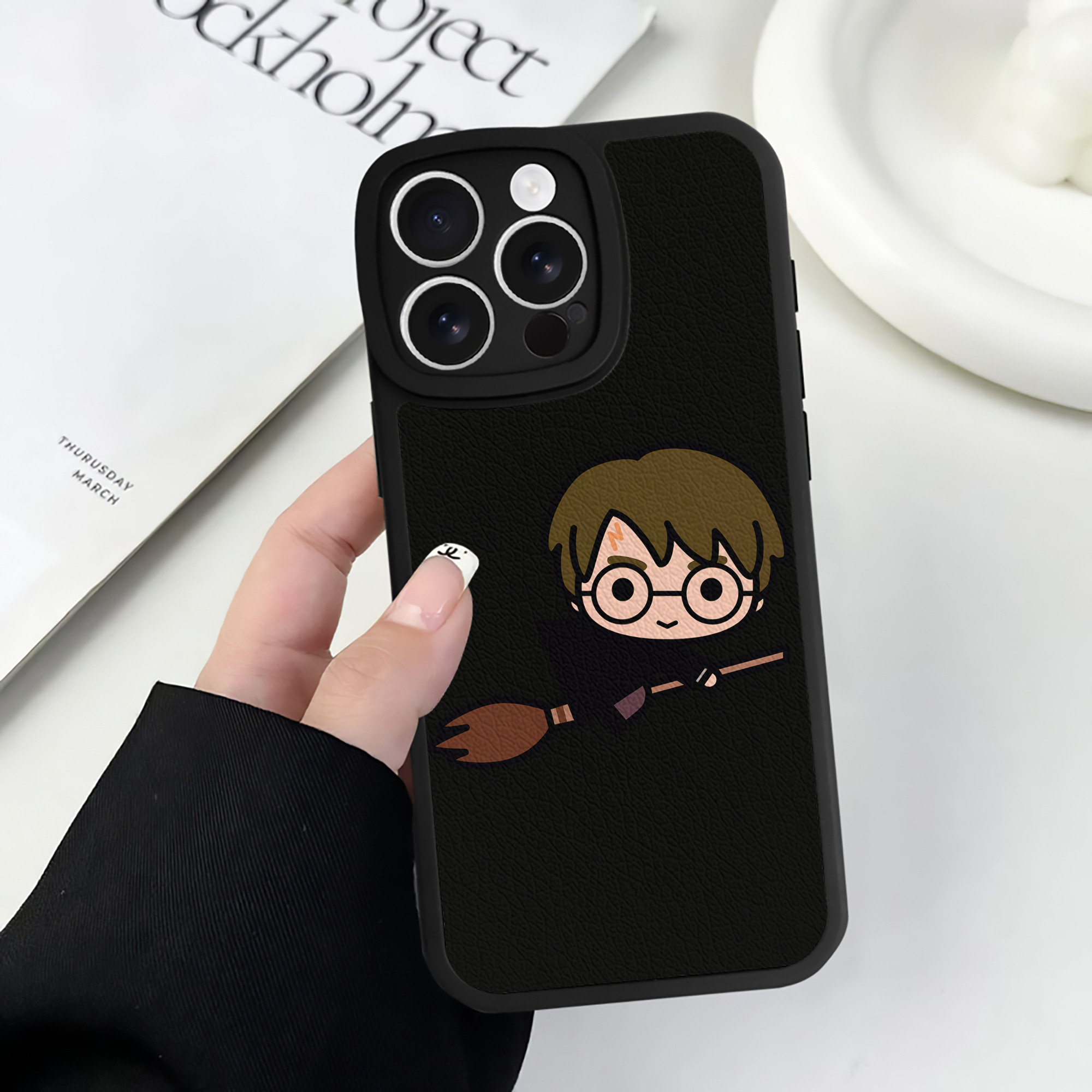 （画像用） Harry Potter ハリー・ポッターシリーズ 【iPhone 16シリーズ対応】シリコンスマホケース（レザー調） 材質：シリコン